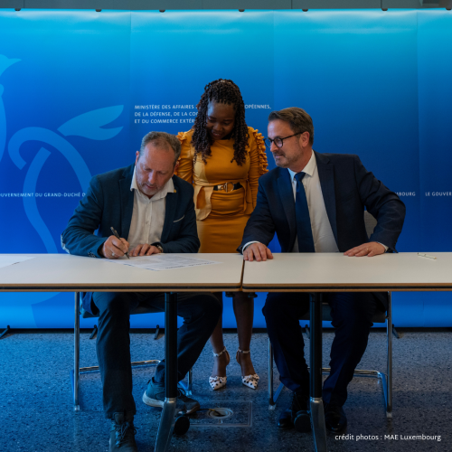 Demy Schandeler Signs the National Pact on Business and Human Rights