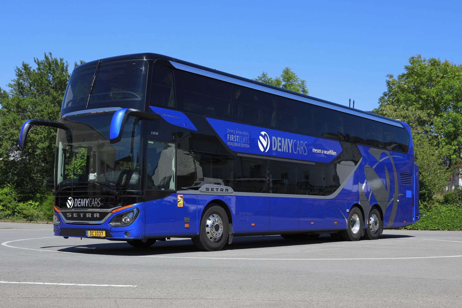 75 ans d'excellence : De nouveaux bus, un style unique et un confort inégalé